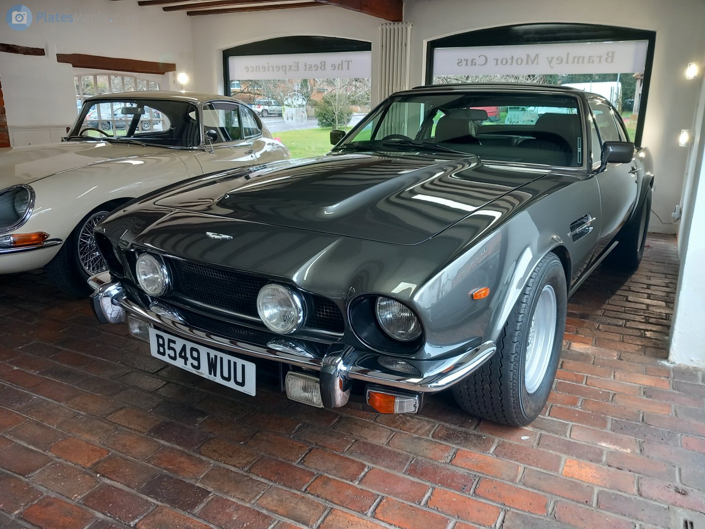 B549WUU, Aston Martin V8 