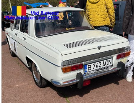 B 742 AON, Renault 10