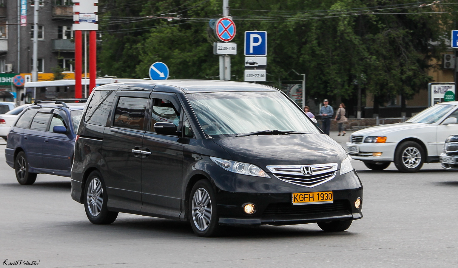 KGFH1930, Honda Elysion 1st gen (RR), 2004–2006