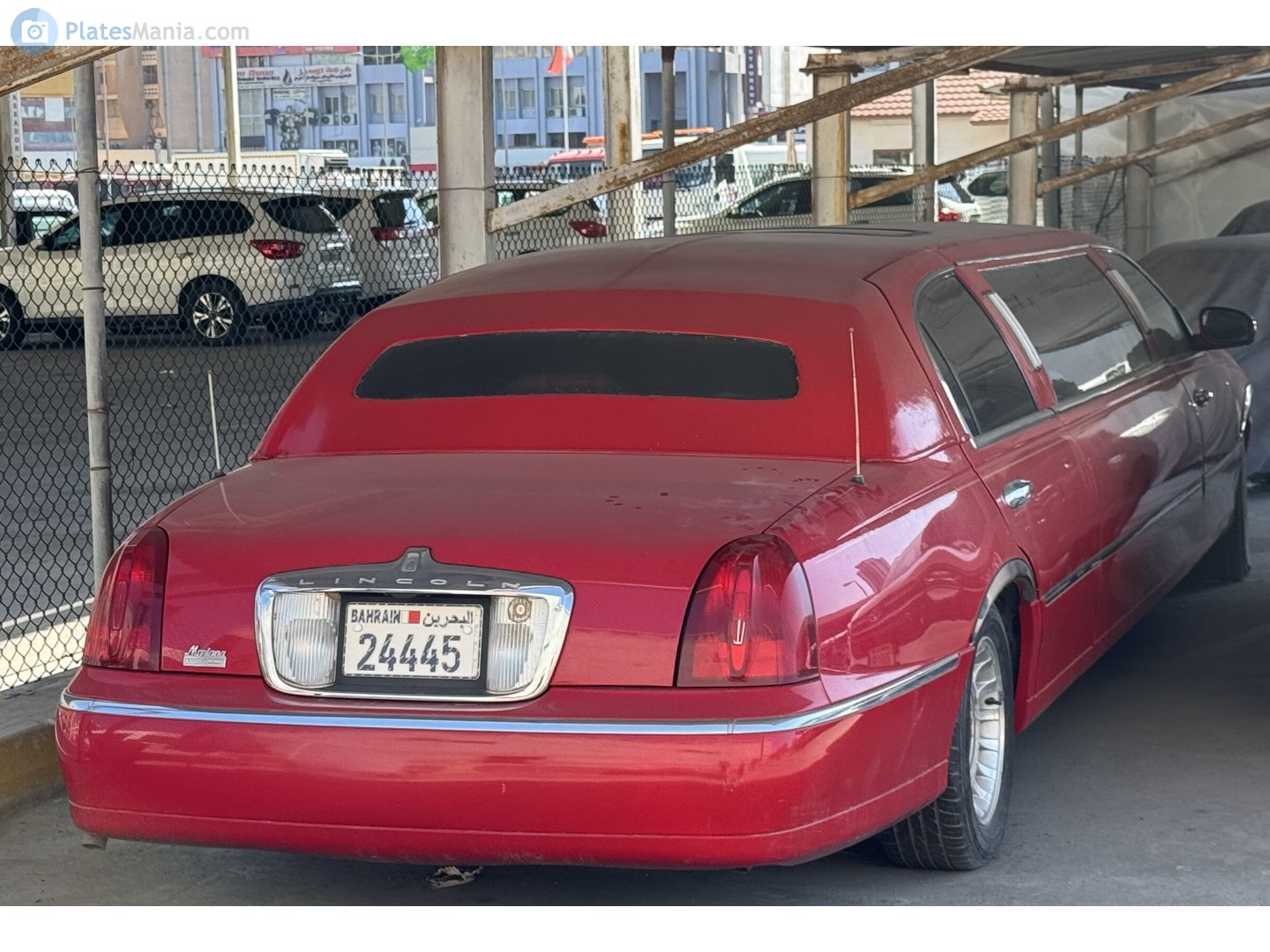 24445, Lincoln Town Car 3rd gen (FN145), 1997–2003