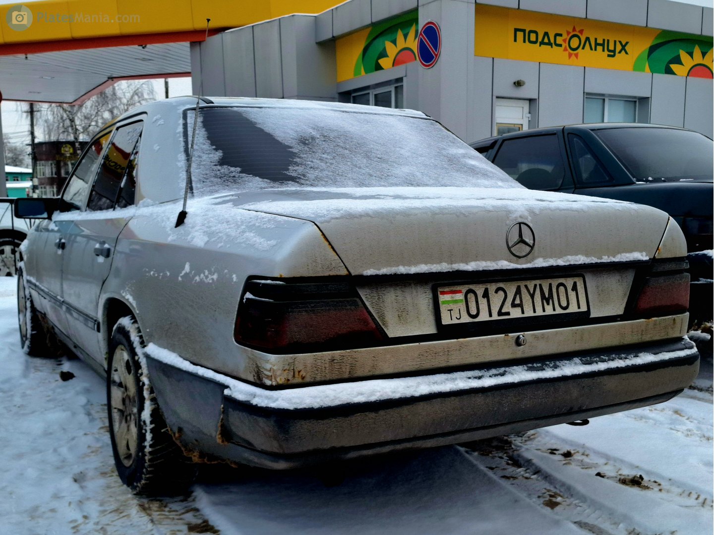 0124YM01, Mercedes-Benz E-Klasse 1st gen Sedan (W124), 1984­–1995