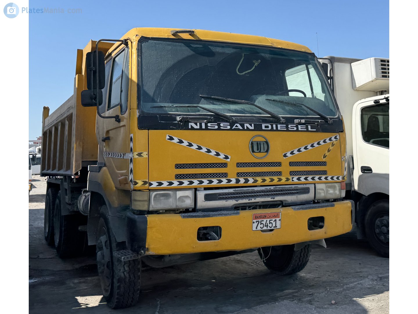 75451, Nissan Diesel Big Thumb 