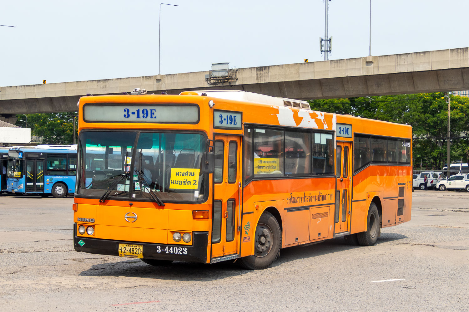 12-4820, Thonburi Bus Body Hino RU1J 
