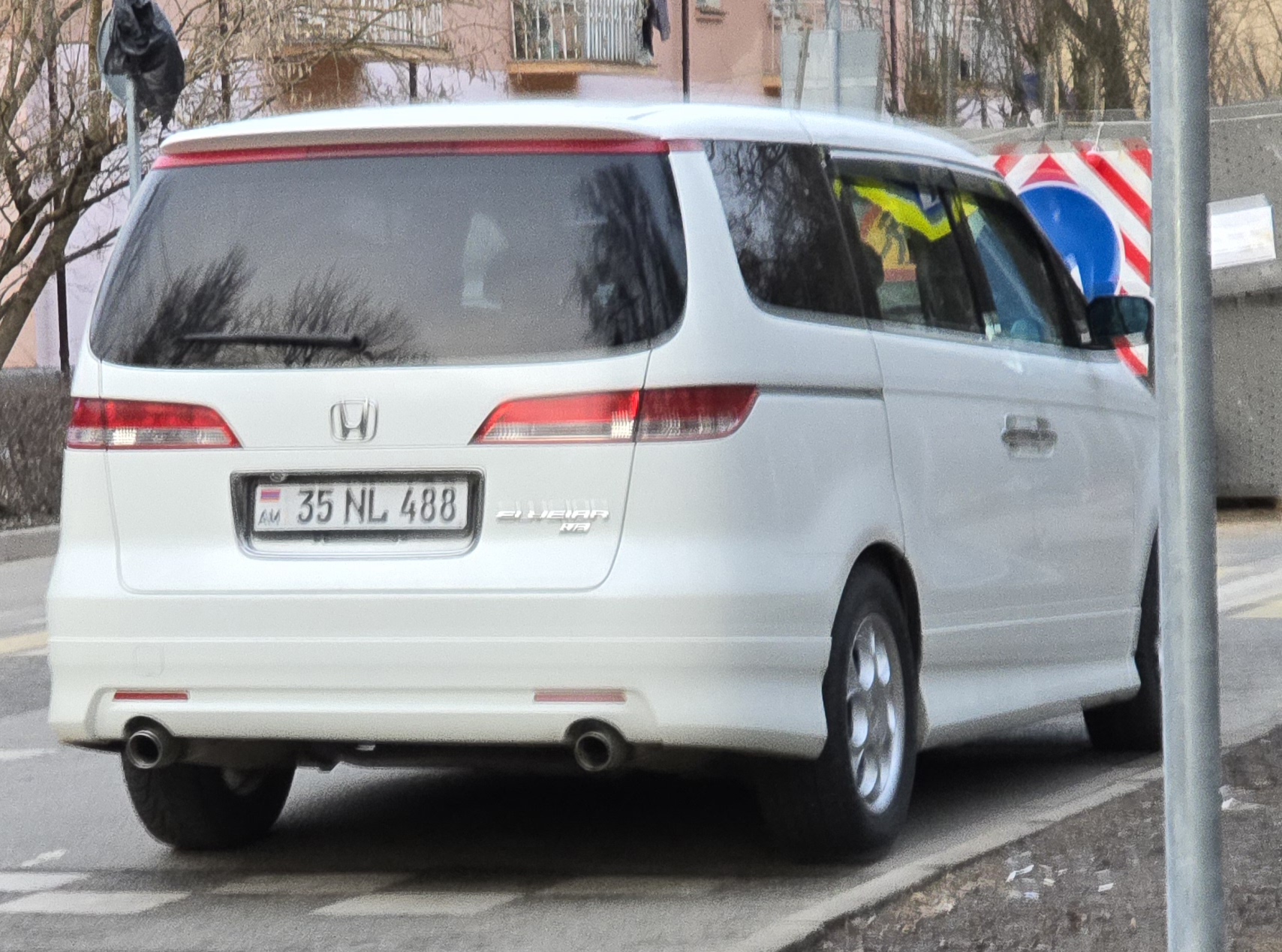 35 NL 488, Honda Elysion 