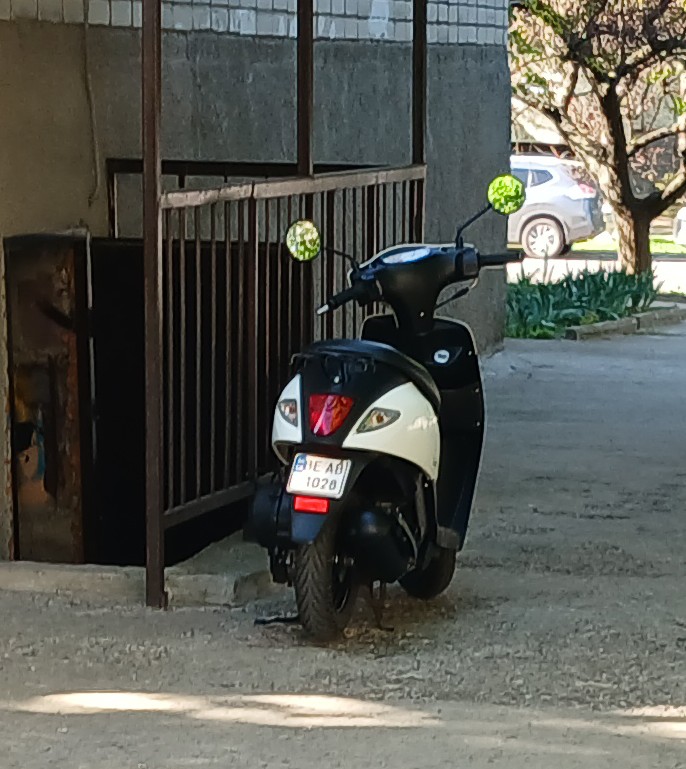 BE 1028 AB, Suzuki Let's 