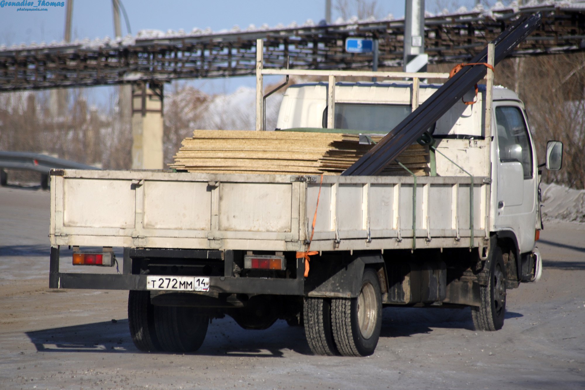 т 272 мм 14, Nissan Atlas 2nd gen 200/300 Medium Truck (H41), 1991­–1995