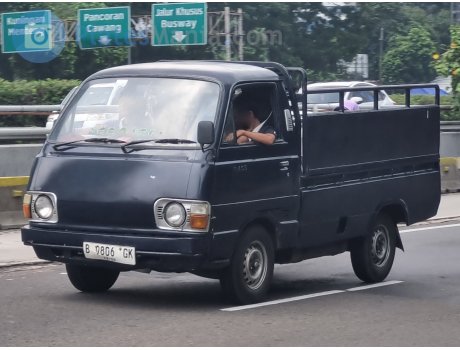 B 9806 GK, Toyota HiAce