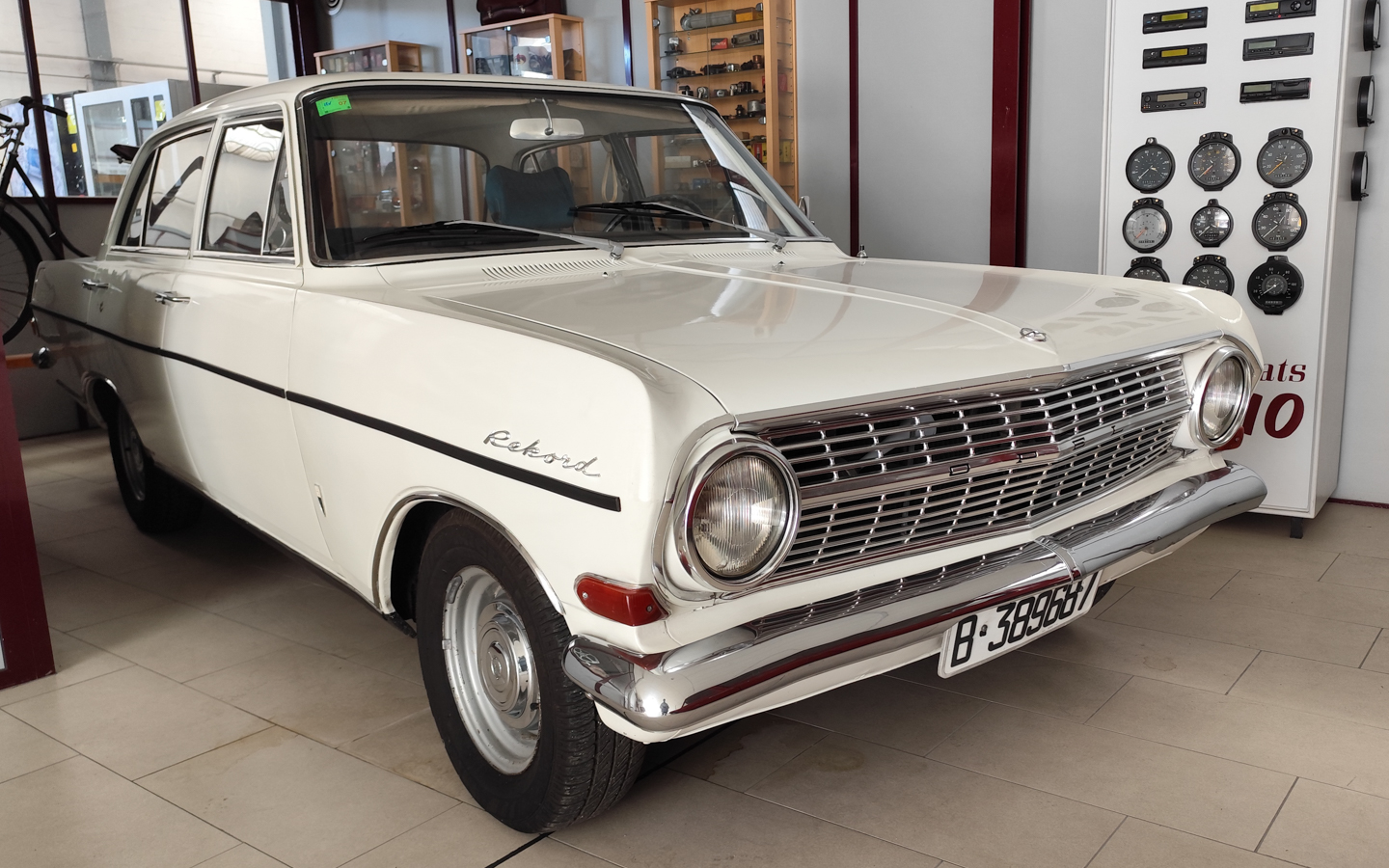 B-389687, Opel Rekord 1st gen 4-door Sedan (A), 1963–1965