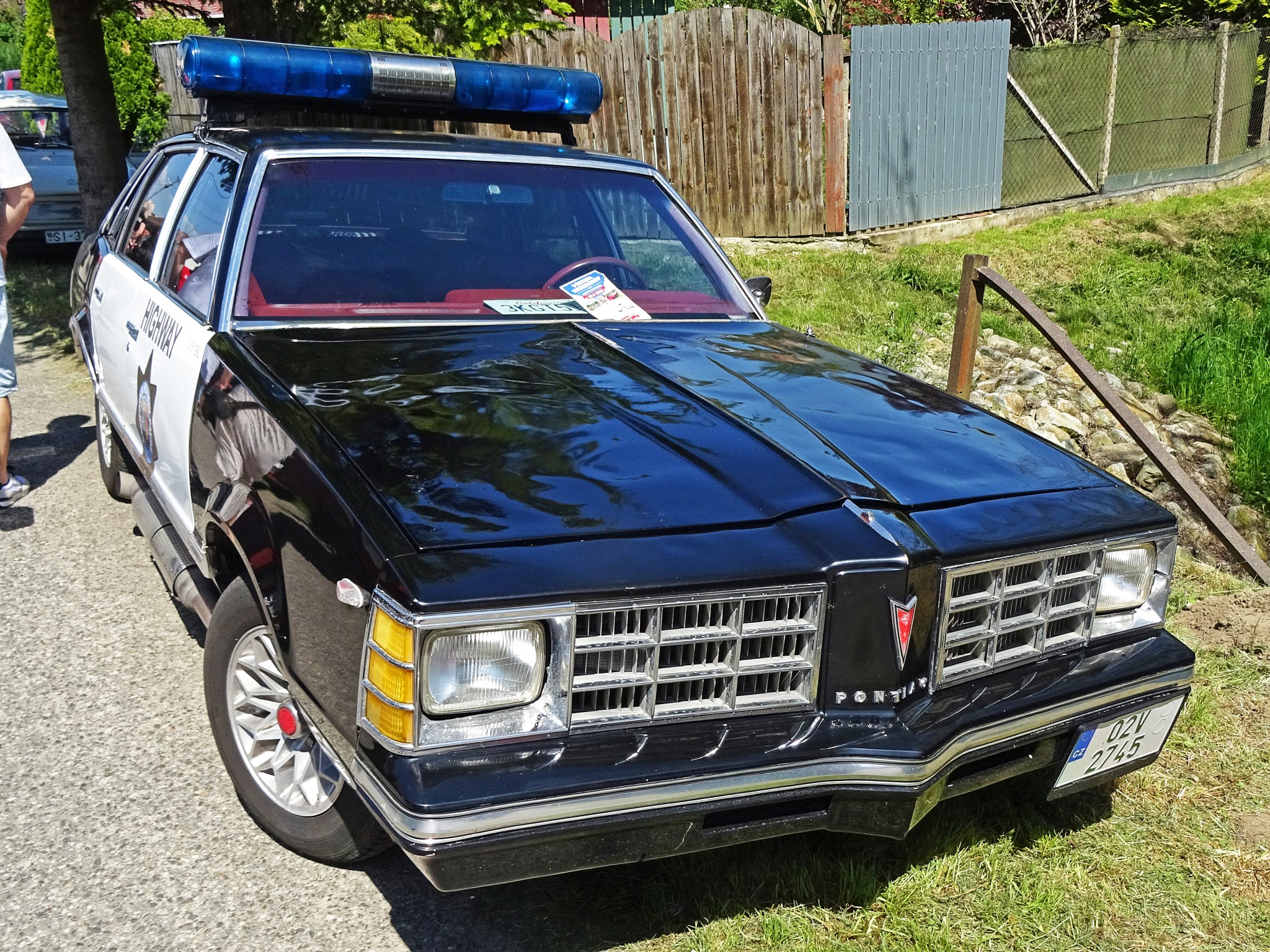 02V 2745, Pontiac Grand Am 2nd gen 4-door Sedan (G19; A-body), 1977–1979