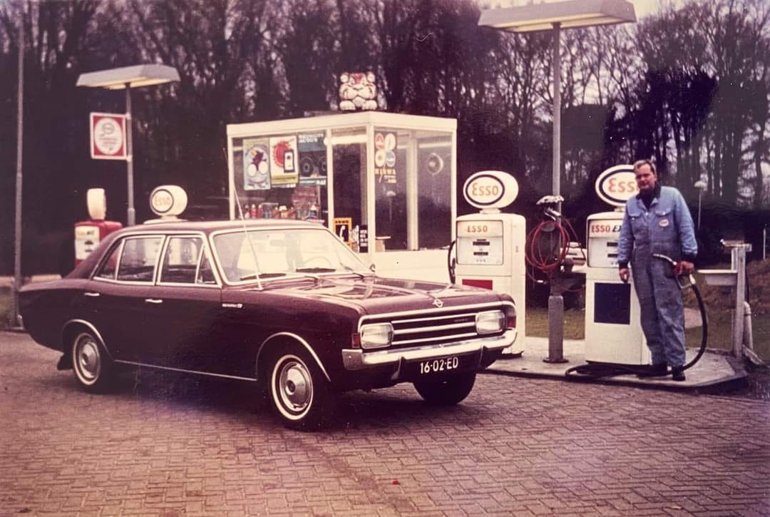 16-02-ED, Opel Rekord 3rd gen 4-door Sedan (C), 1966–1971