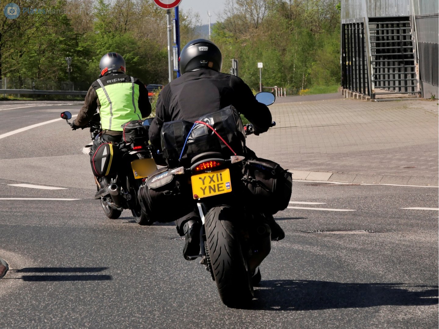 YX11YNE, Triumph Motorcycles Street Triple 2nd gen, 2011–2012