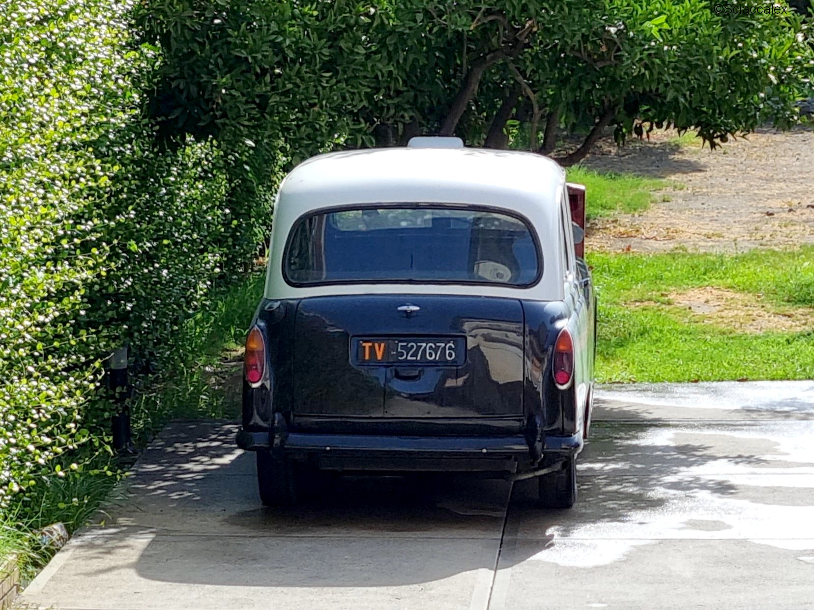 TV 527676, Austin FX4 