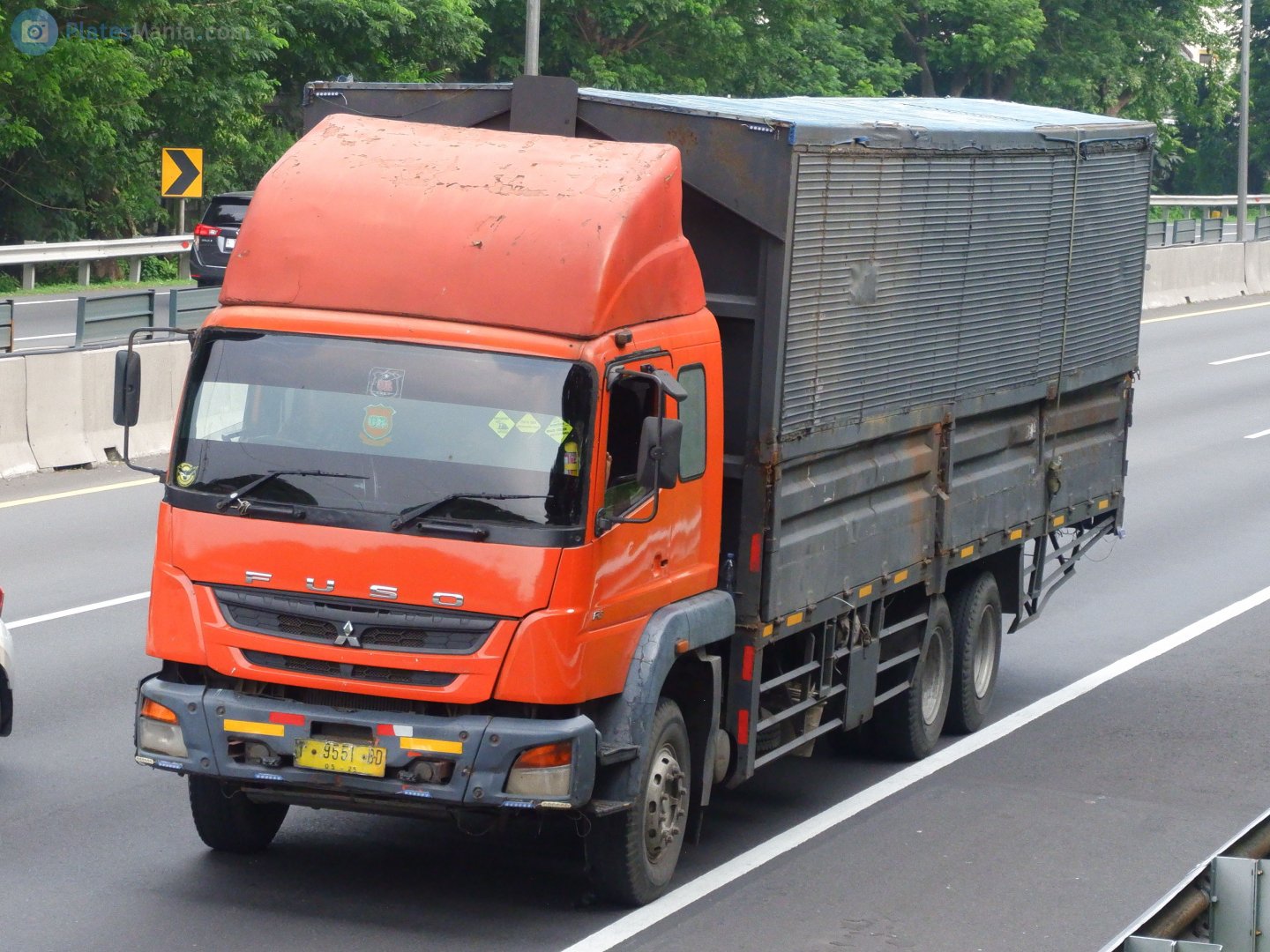 T 9551 BD, Mitsubishi Fuso Fighter 