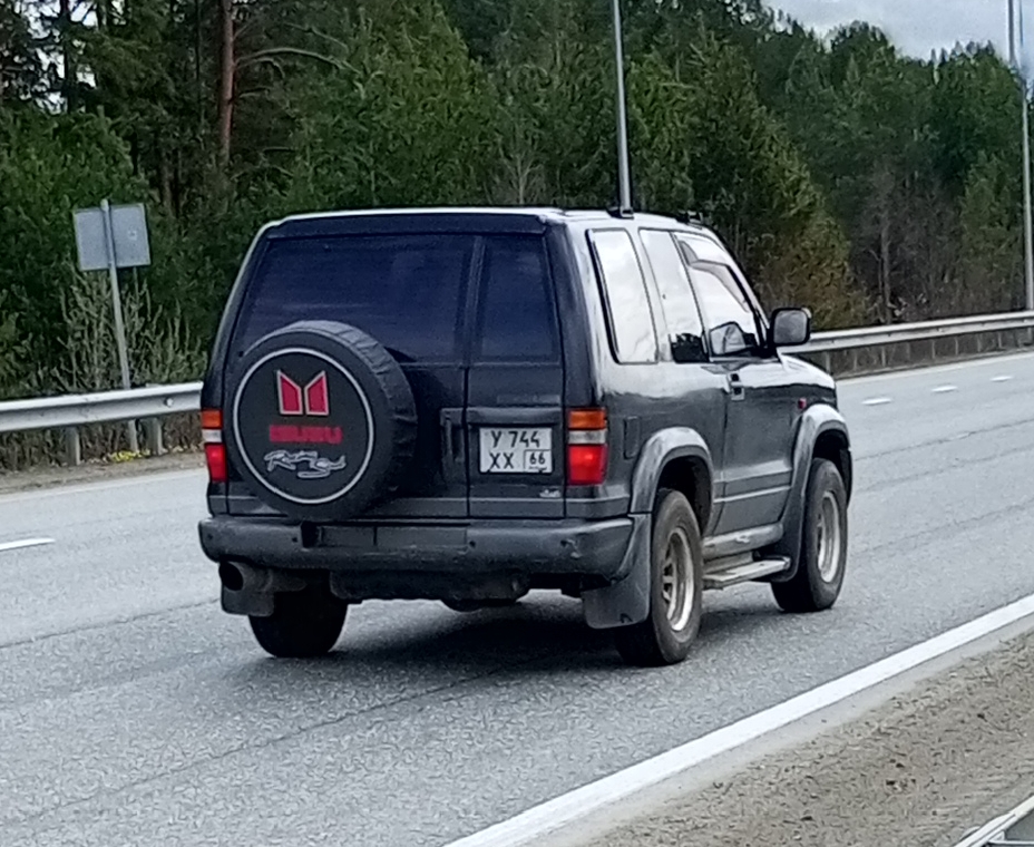 у 744 хх 66, Isuzu Bighorn 2nd gen 3-door SUV (UBS25), 1991–1998