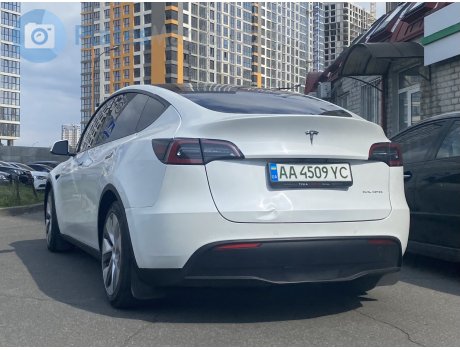 AA 4509 YC, Tesla Model Y