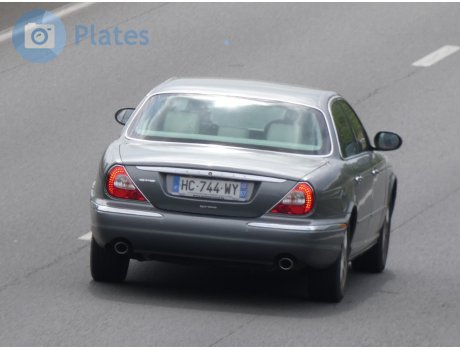 HC-744-WY, Jaguar XJ