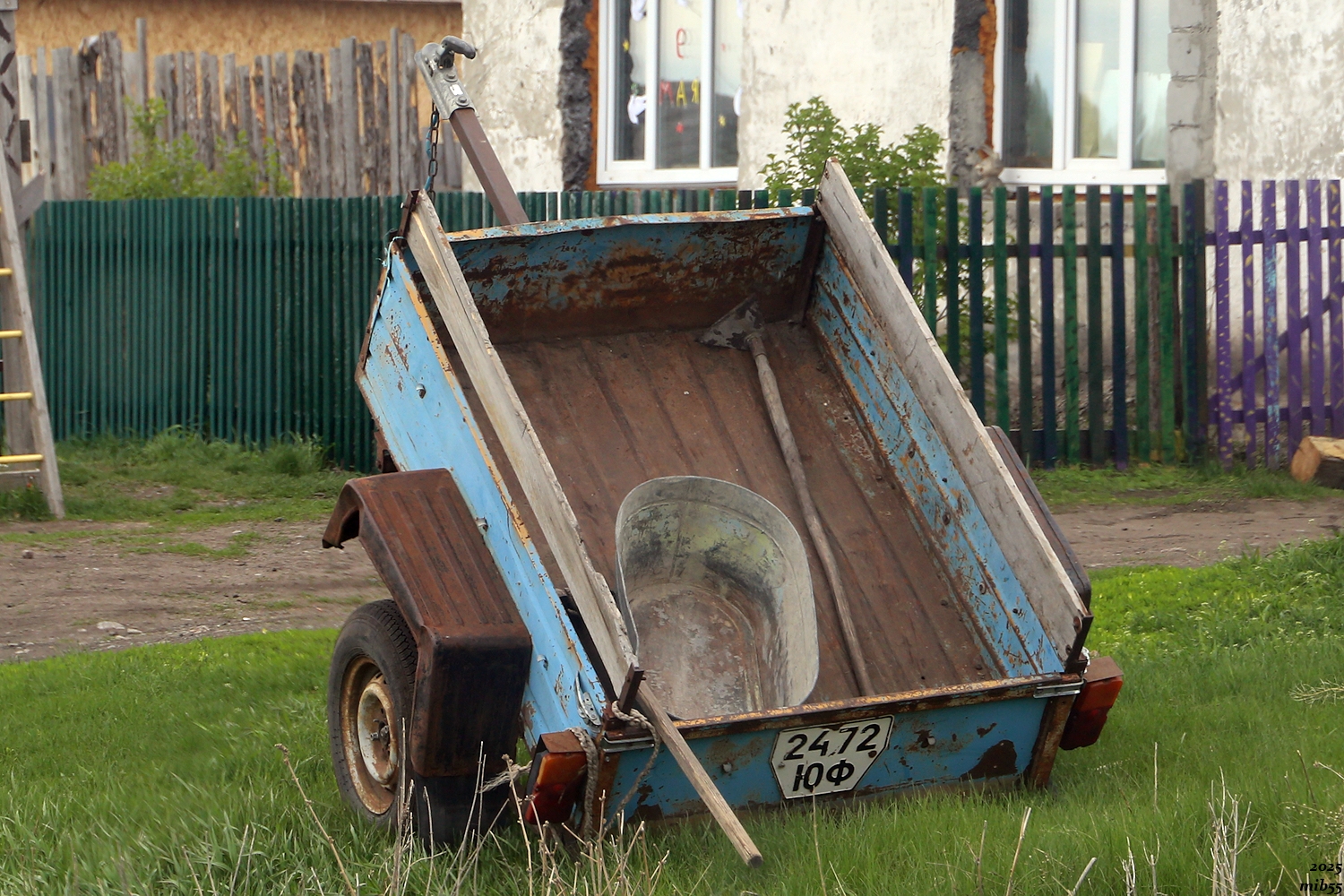 2472 ЮФ, Trailers (1977) 