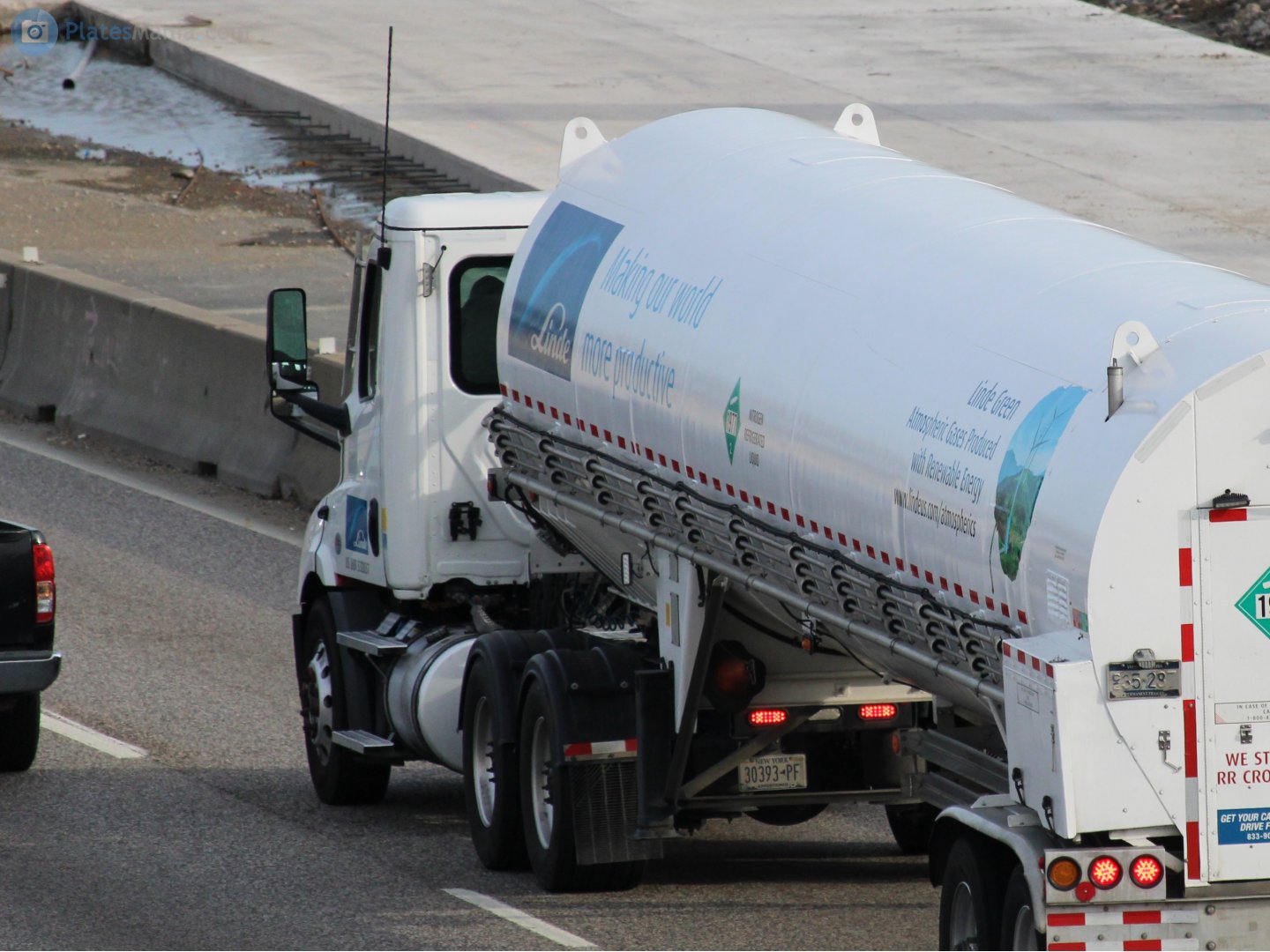 30393-PF, Freightliner Cascadia 3rd/4th gen New Cascadia (2017–)