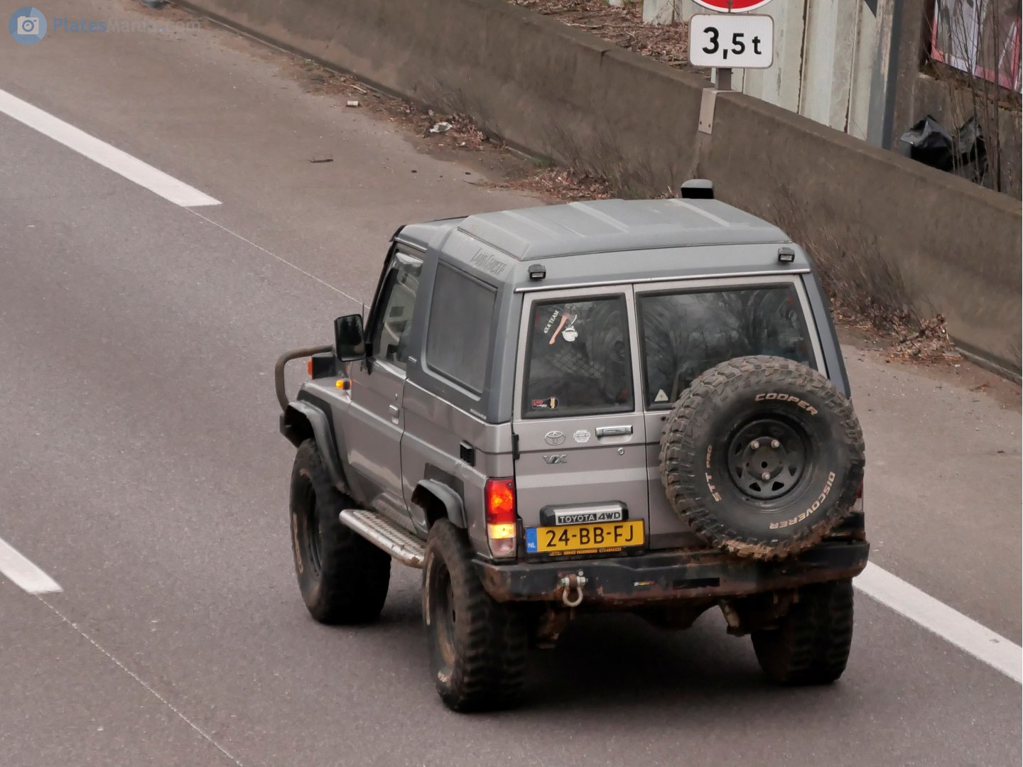 24-BB-FJ, Toyota Land Cruiser 70 3-door SUV (J70–J74), 1984–2007