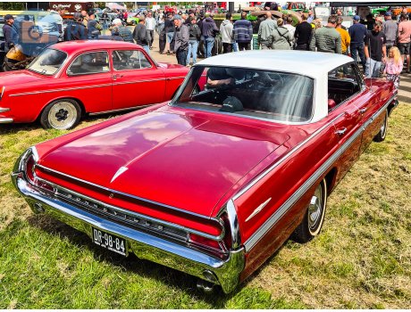 DR-98-84, Pontiac Bonneville