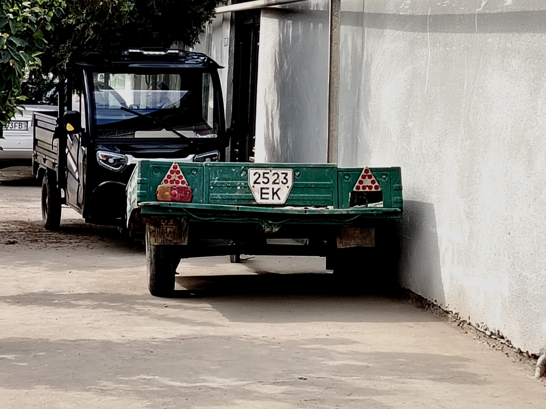 2523 ЕК, Trailers (1977) 