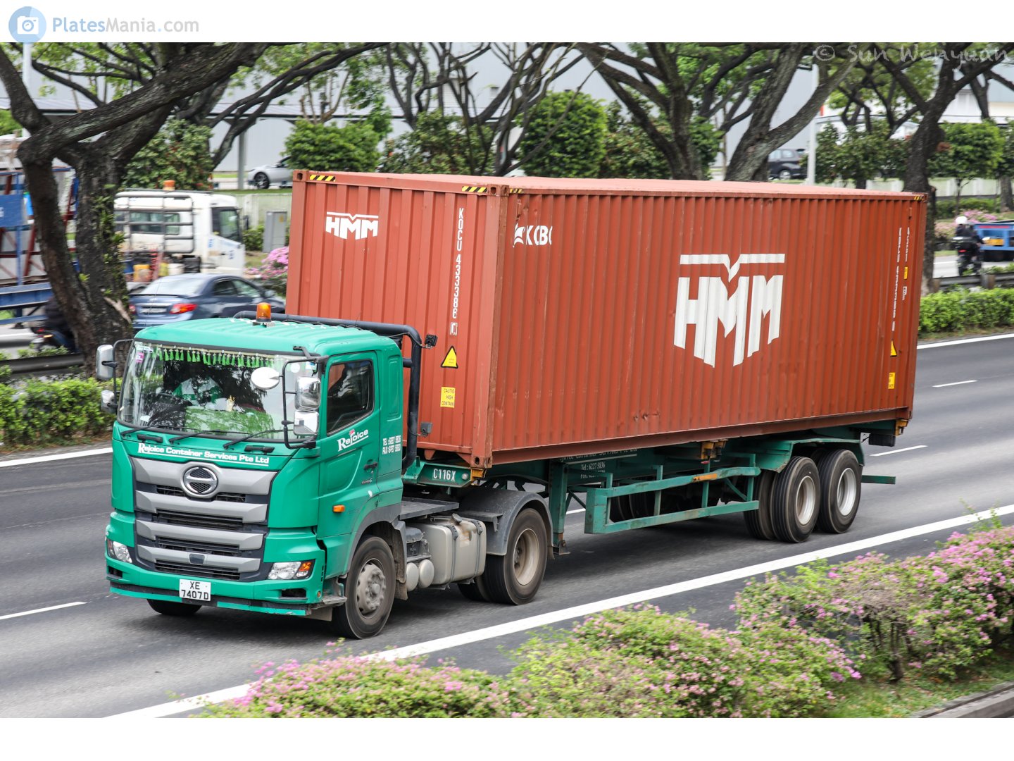 XE 7407 D, Hino 700 Series 