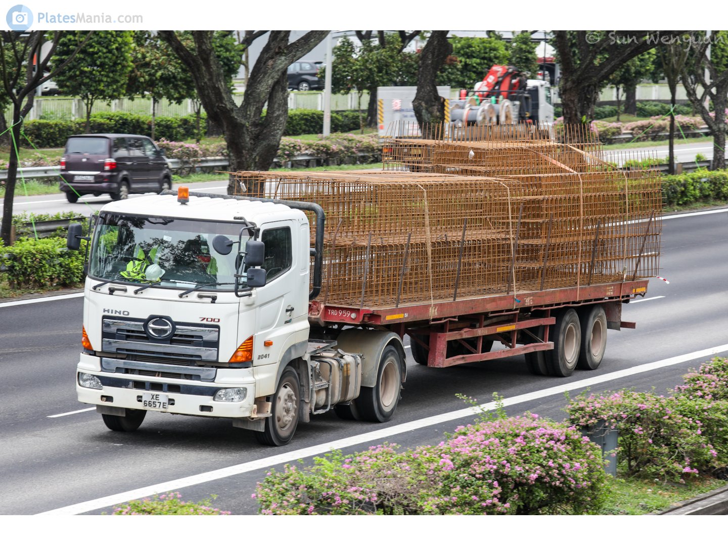 XE 6657 E, Hino 700 Series 
