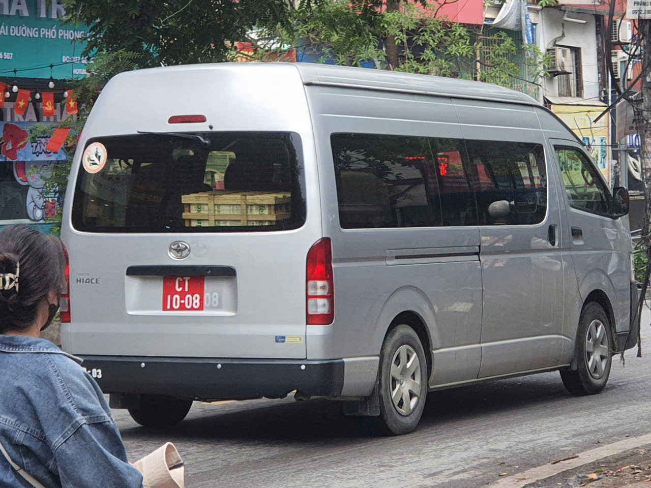 CT-10-08, Toyota HiAce 5th gen Van (H200), 2004–