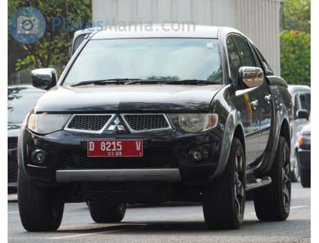 D 8215 V, Mitsubishi Strada