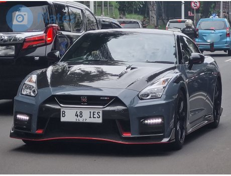 B 48 IES, Nissan GT-R