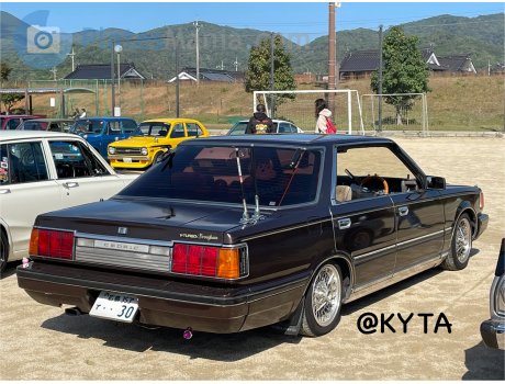 広島 353 て 30, Nissan Cedric