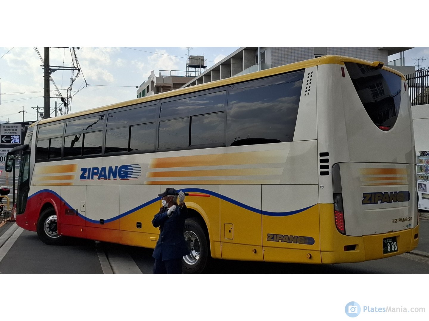 大阪 200 い 888, Nissan Diesel Space Wing 