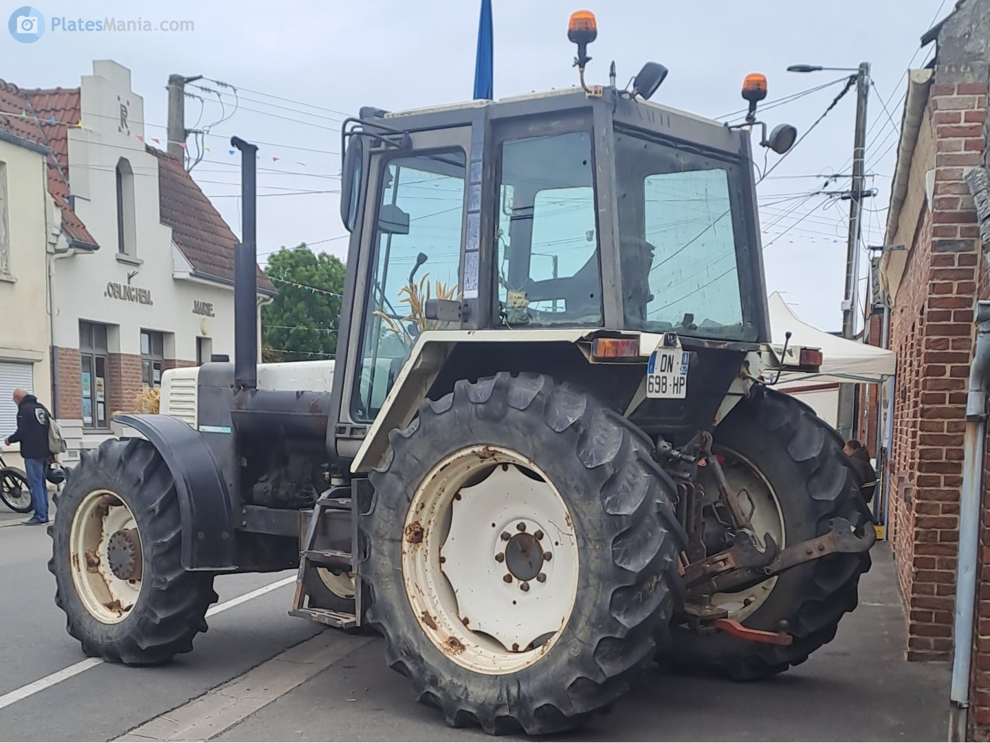 DN-698-HP, Renault 100-Series 