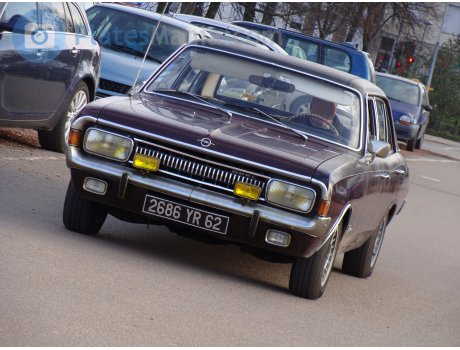 2686 YR 62, Opel Commodore
