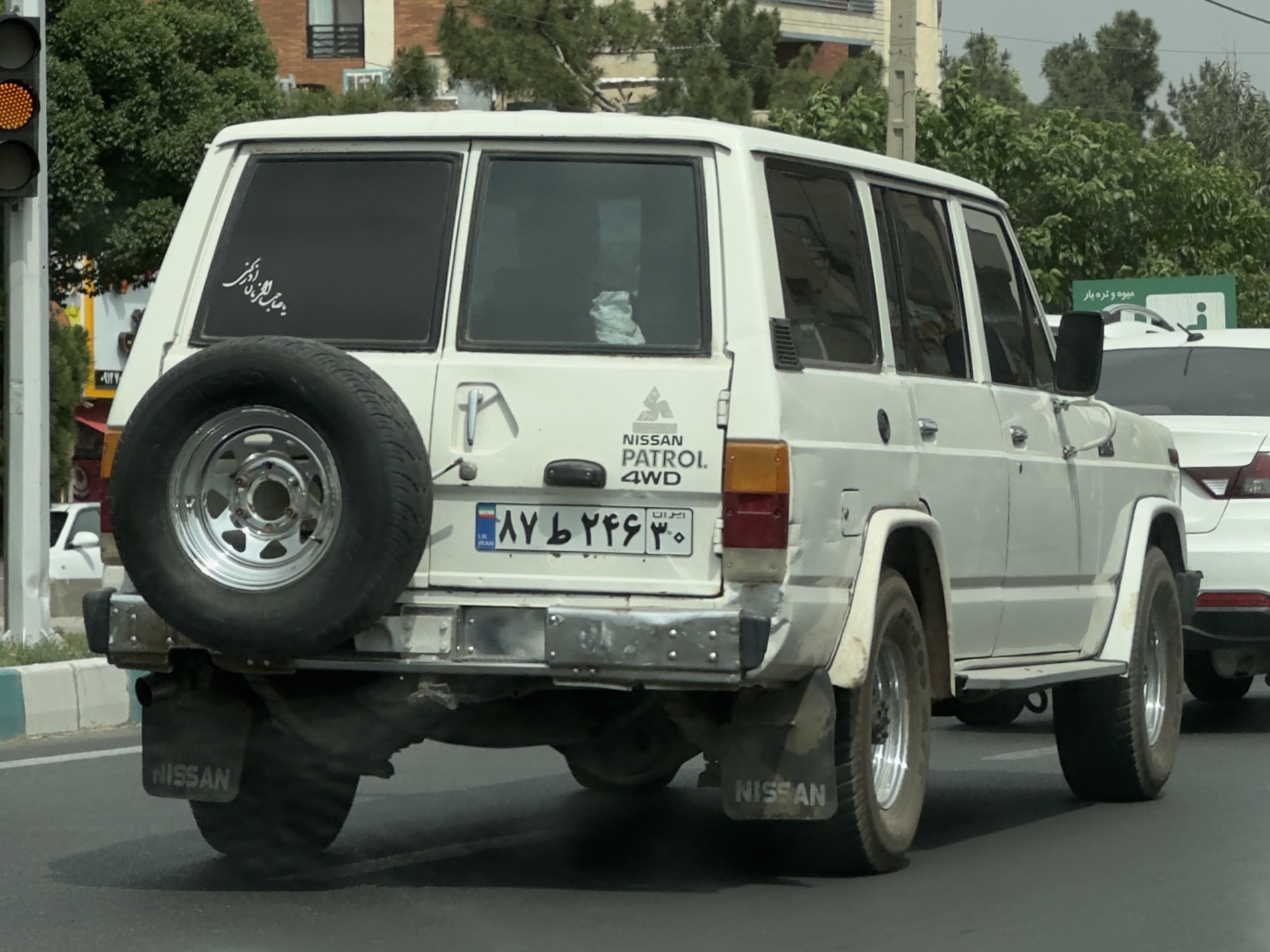 ۸۷ط۲۴۶ ۳۰, Nissan Patrol 3rd gen 5-door SUV (160/260), 1980–2002