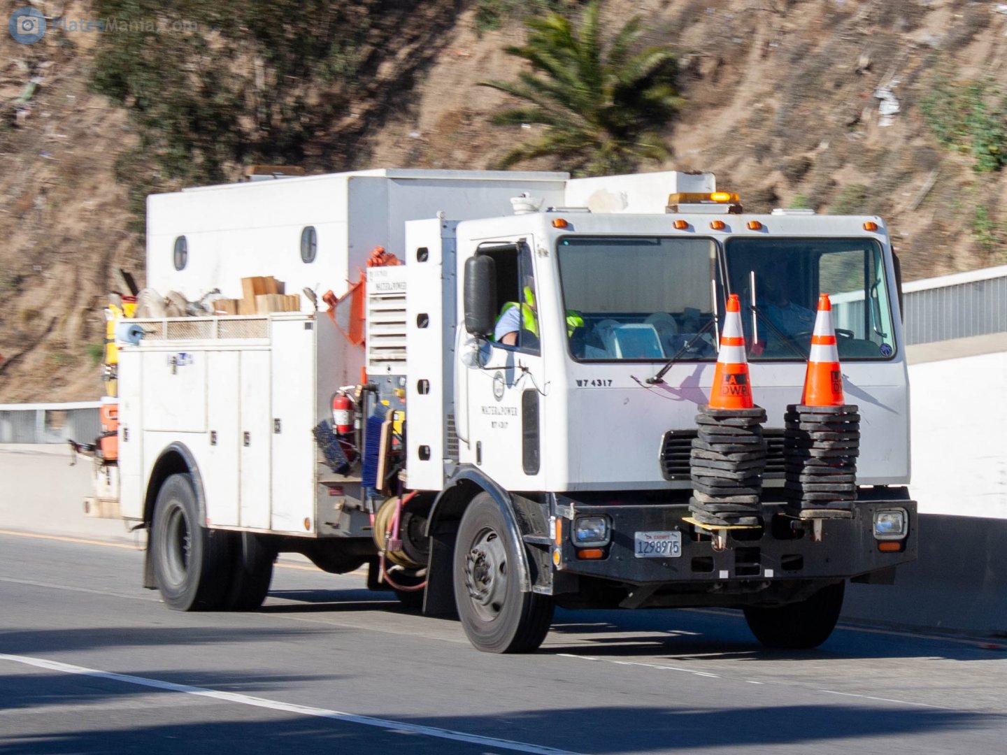 1298975, Crane Carrier Company (CCC) Centurion 