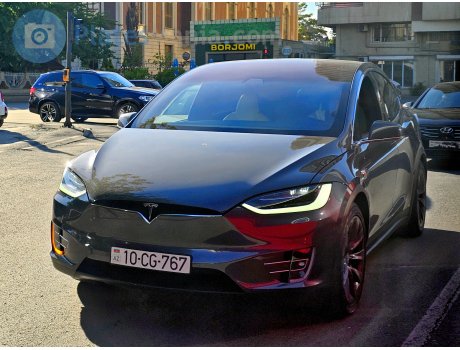 10 CG 767, Tesla Model X