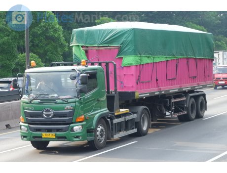 L 8067 UDA, Hino SG