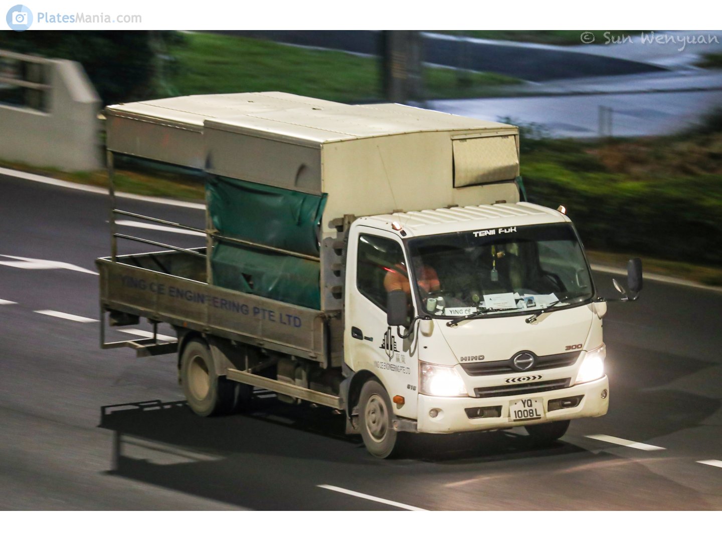 YQ 1008 L, Hino 300 Series 