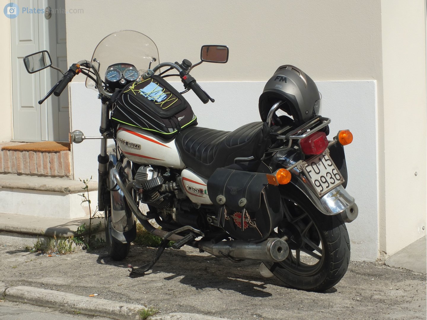 FO 159936, Moto Guzzi V65 