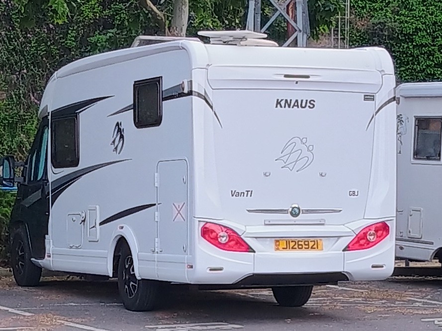 J126921, Knaus Van 