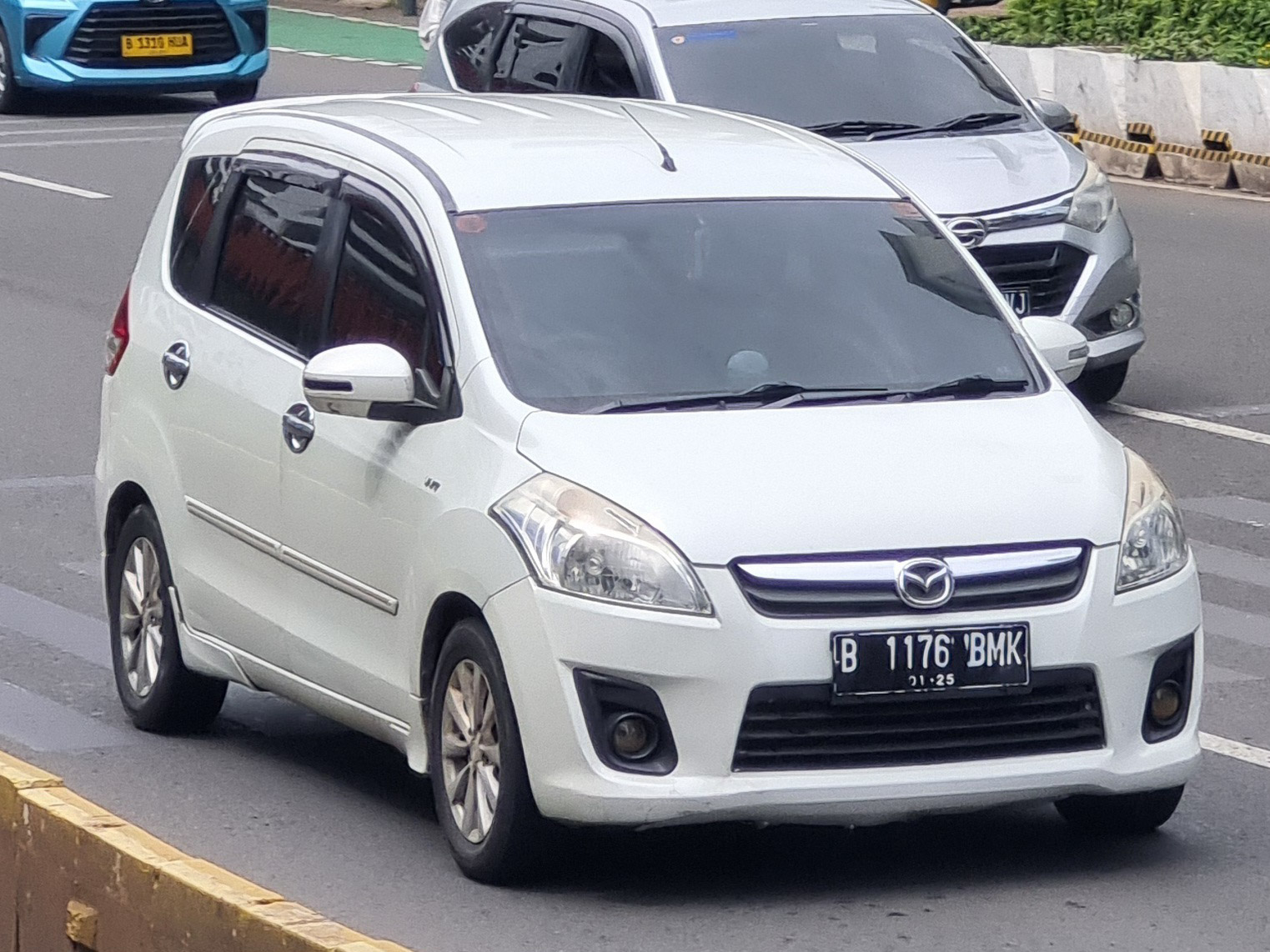 B 1176 BMK, Mazda VX-1 1st gen (ZE; ID-market), 2013–2018