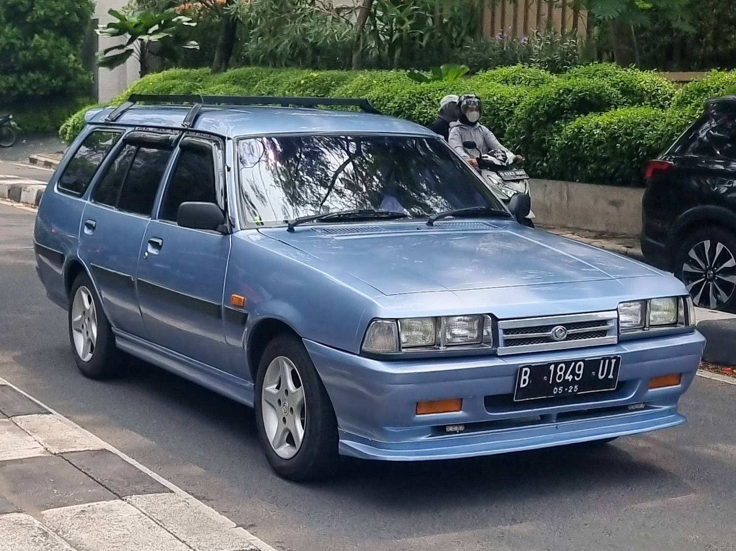 B 1849 UI, Mazda Vantrend 1st gen (FA4; ID-market), 1993–1997