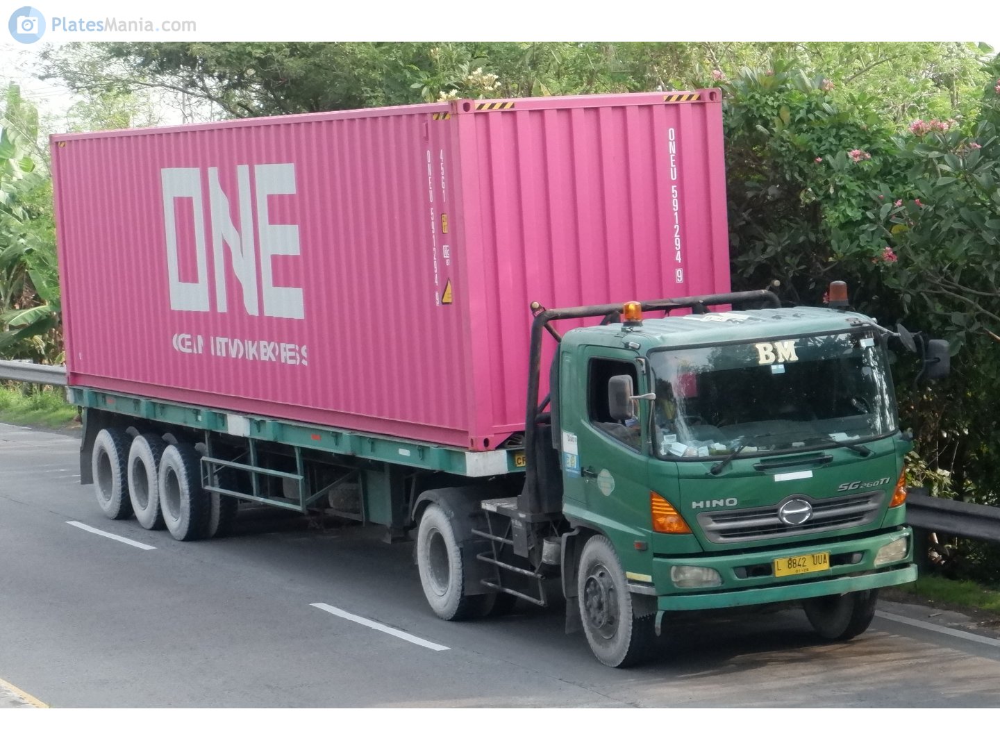 L 8842 UUA, Hino SG 