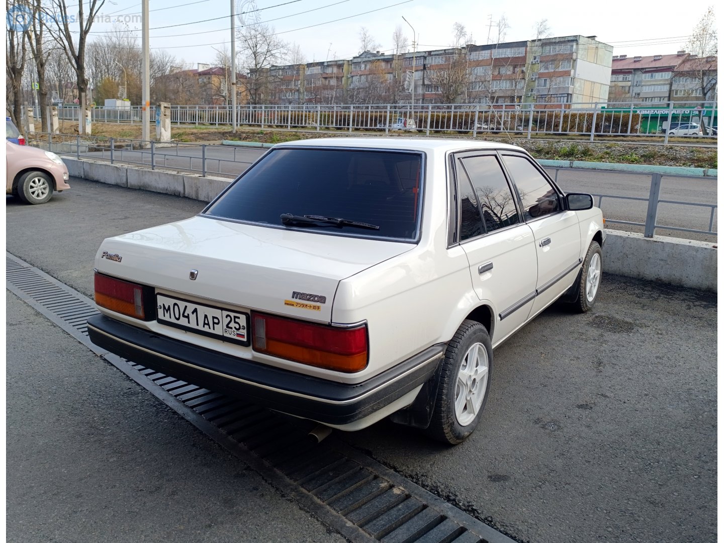 м 041 ар 25, Mazda Familia 5th gen Sedan (BF), 1985–1989