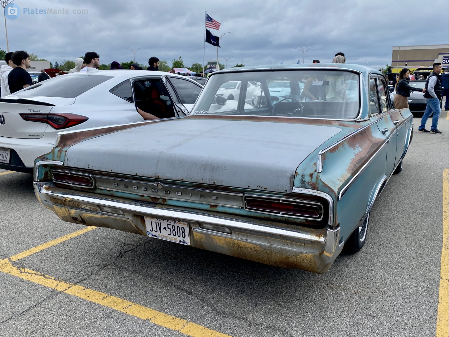 JJV-5808, Oldsmobile 88 5th gen 1964 4-door Sedan (3369/3469/3569; B-body), 3rd facelift, 1963–1964