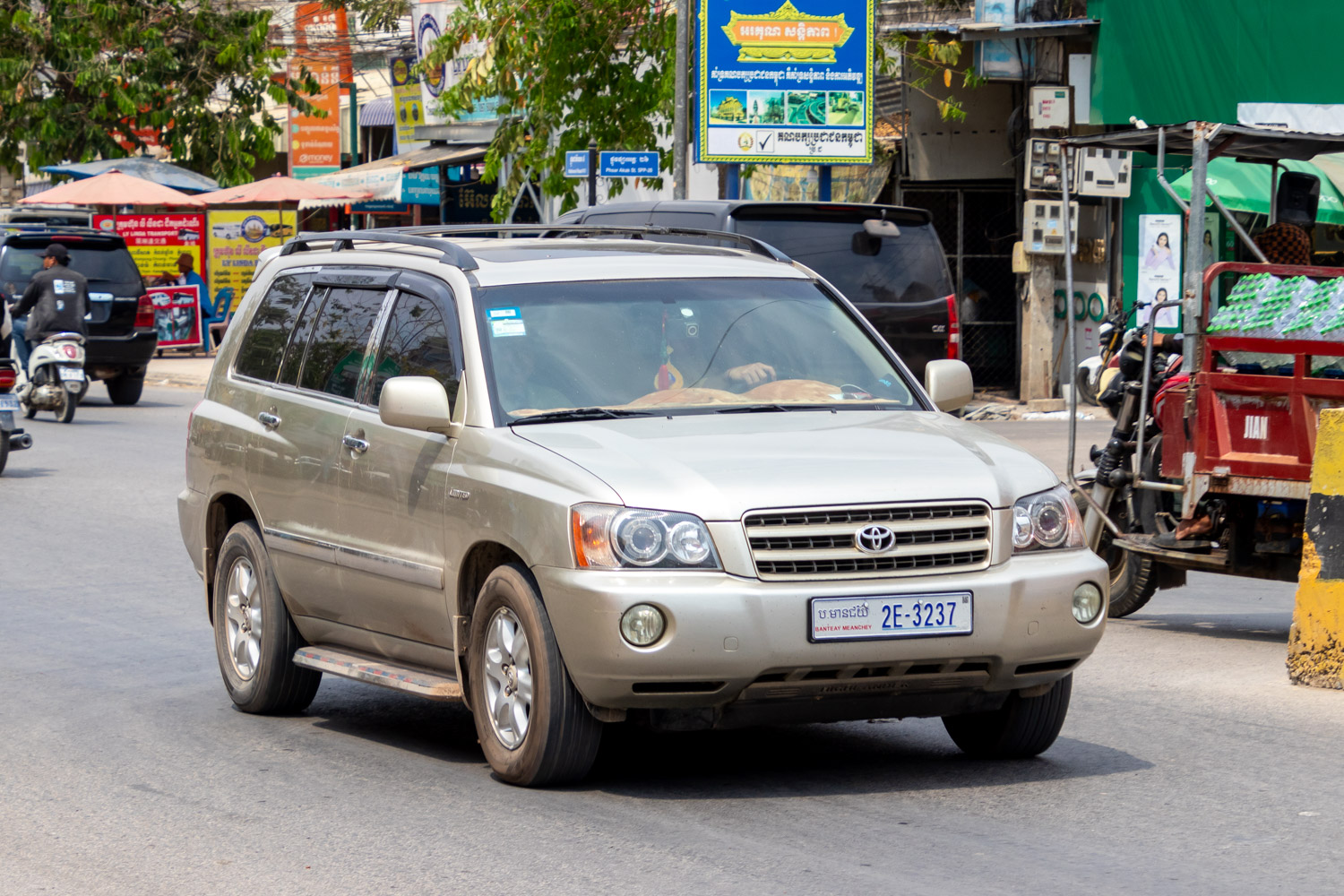 2E-3237, Toyota Highlander 1st gen (XU20), 2000–2007