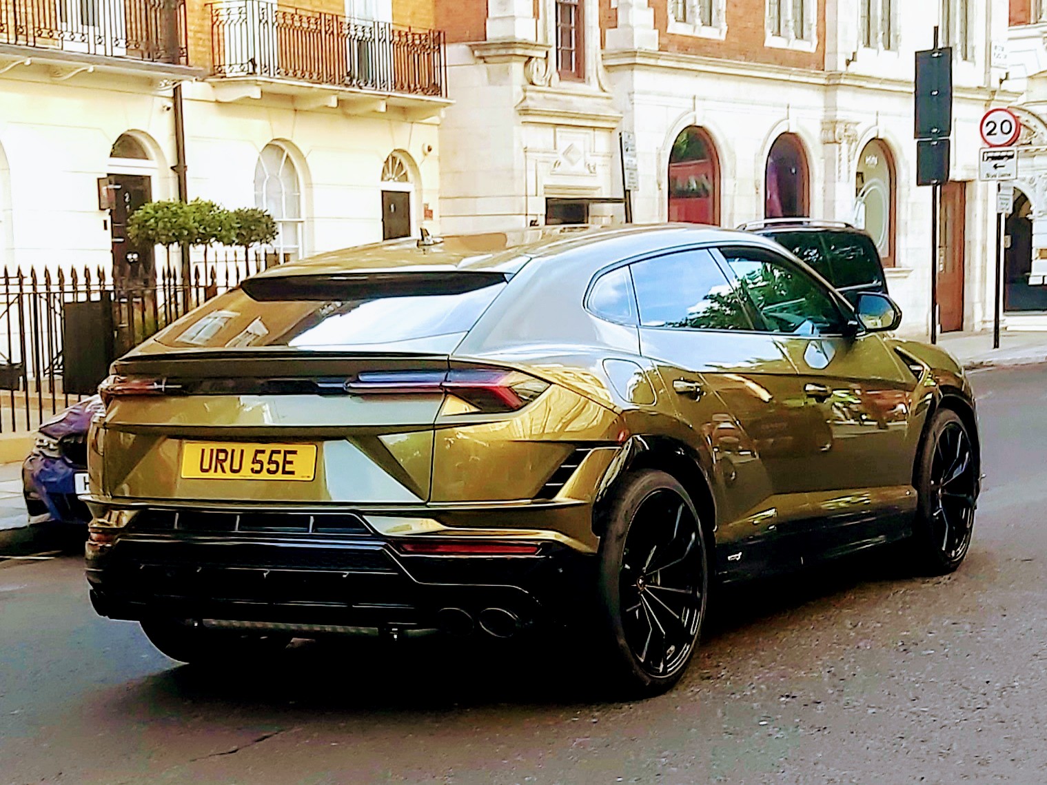 URU55E, Lamborghini Urus 1st gen, 2018–