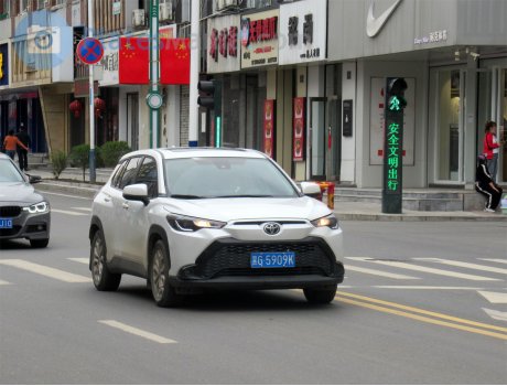 黑G·5909K, Toyota Frontlander