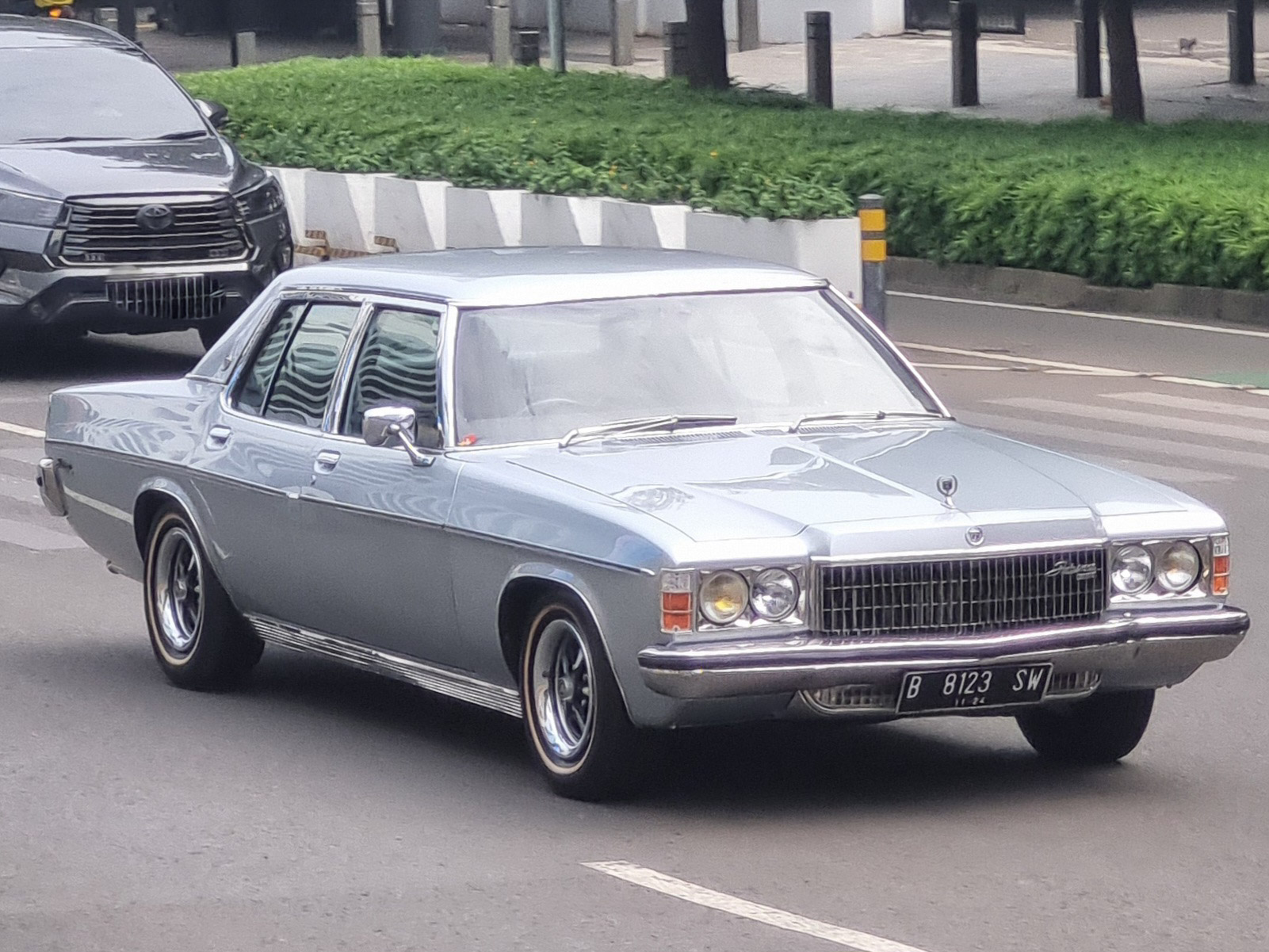B 8123 SW, Holden Statesman 2nd gen Statesman (HJ/HX/HZ), 1974–1980